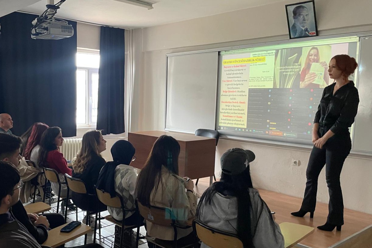  Yüksekokulumuzda, öğrencilerimizi Erasmus+ programı hakkında bilgilendirmek amacıyla seminer gerçekleştirildi.